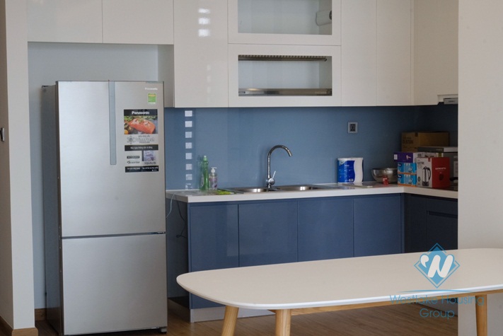 Lake view three bedrooms apartment for rent in Vinhome Metropolis, Ba Dinh district, Ha Noi